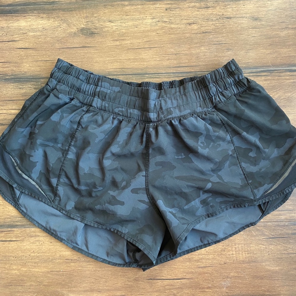 lululemon hotty hot short II 2.5